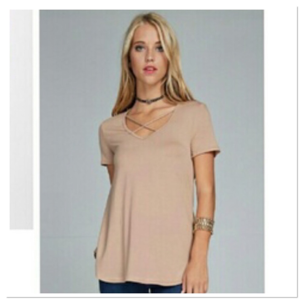 🆕New Strappy Taupe v-neck tee - Picture 2 of 4